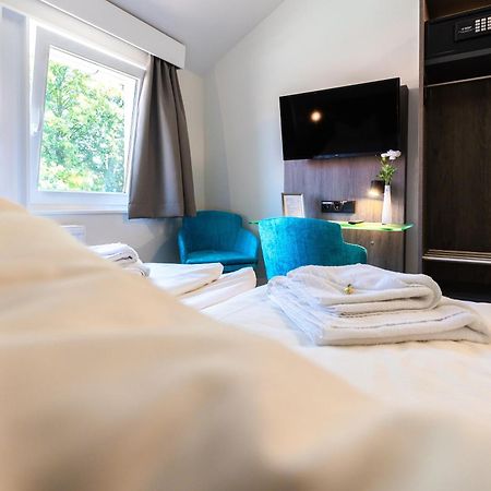 B M Hotel Im Ludwig- Harms- Haus 헤르만스부르크 외부 사진