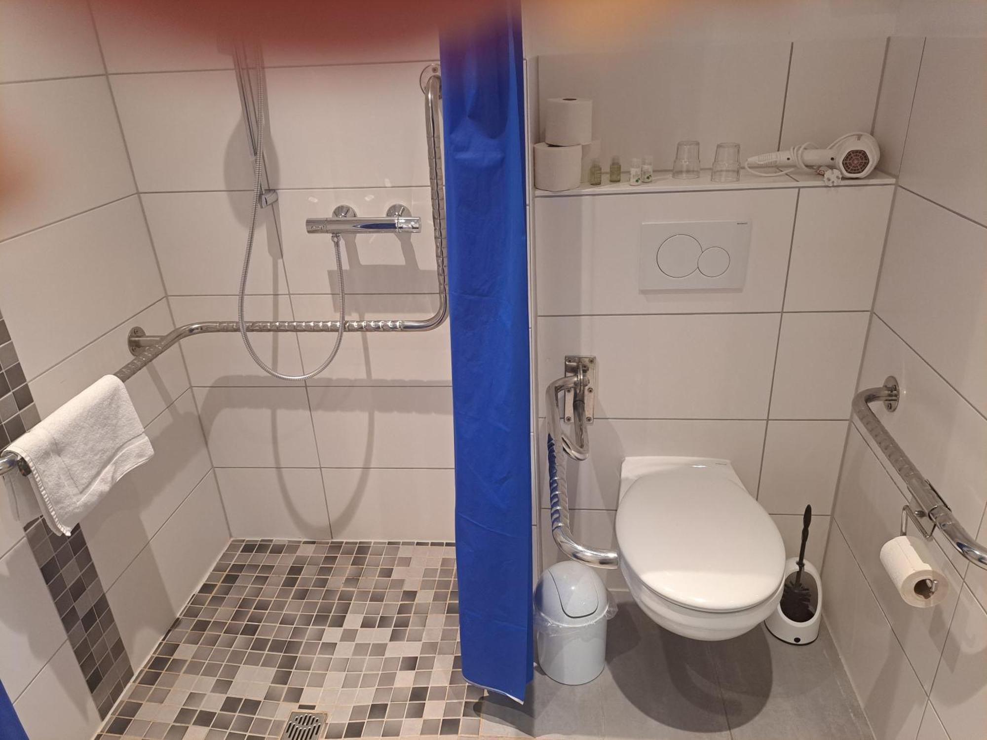 B M Hotel Im Ludwig- Harms- Haus 헤르만스부르크 외부 사진