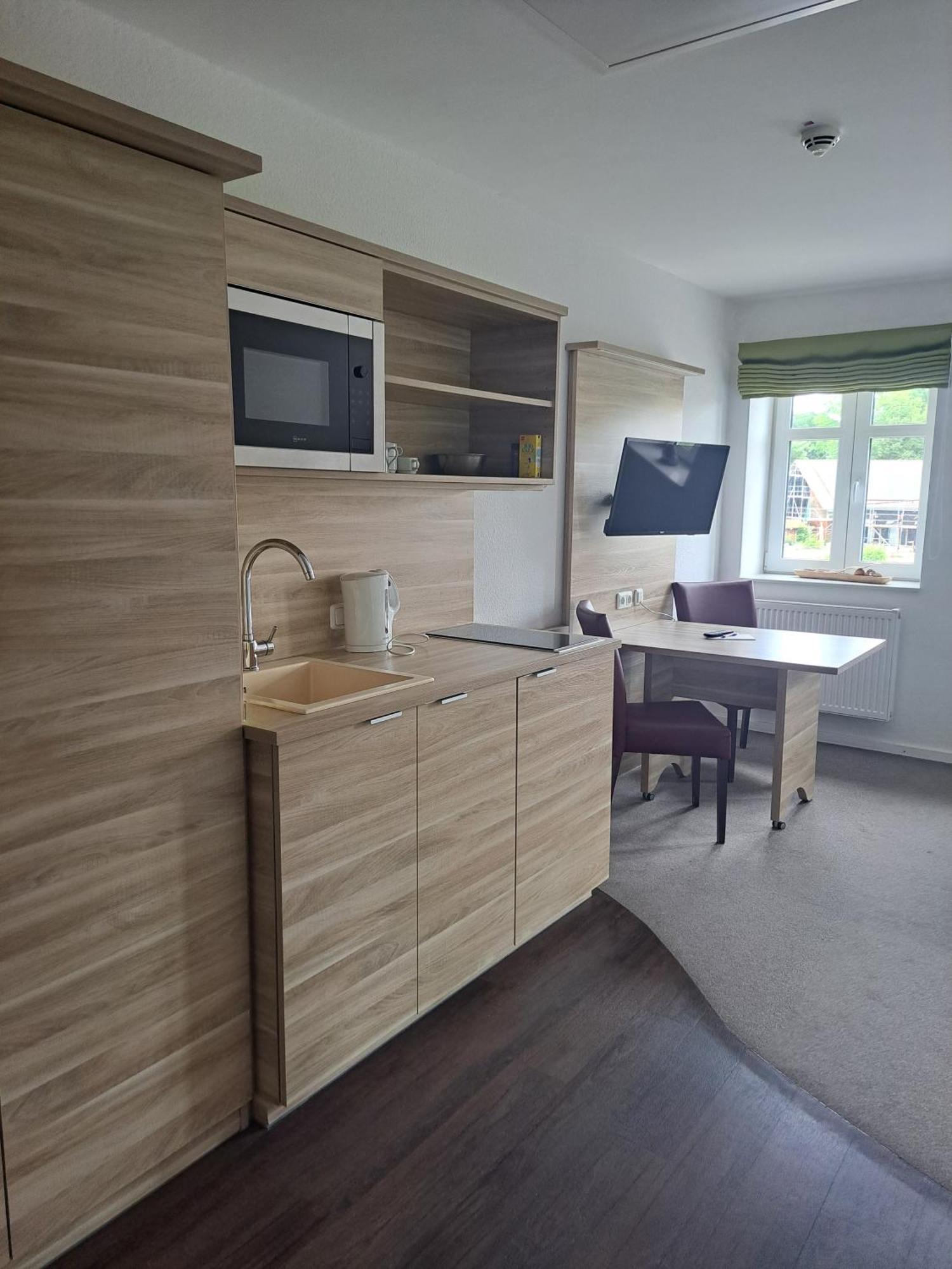 B M Hotel Im Ludwig- Harms- Haus 헤르만스부르크 외부 사진