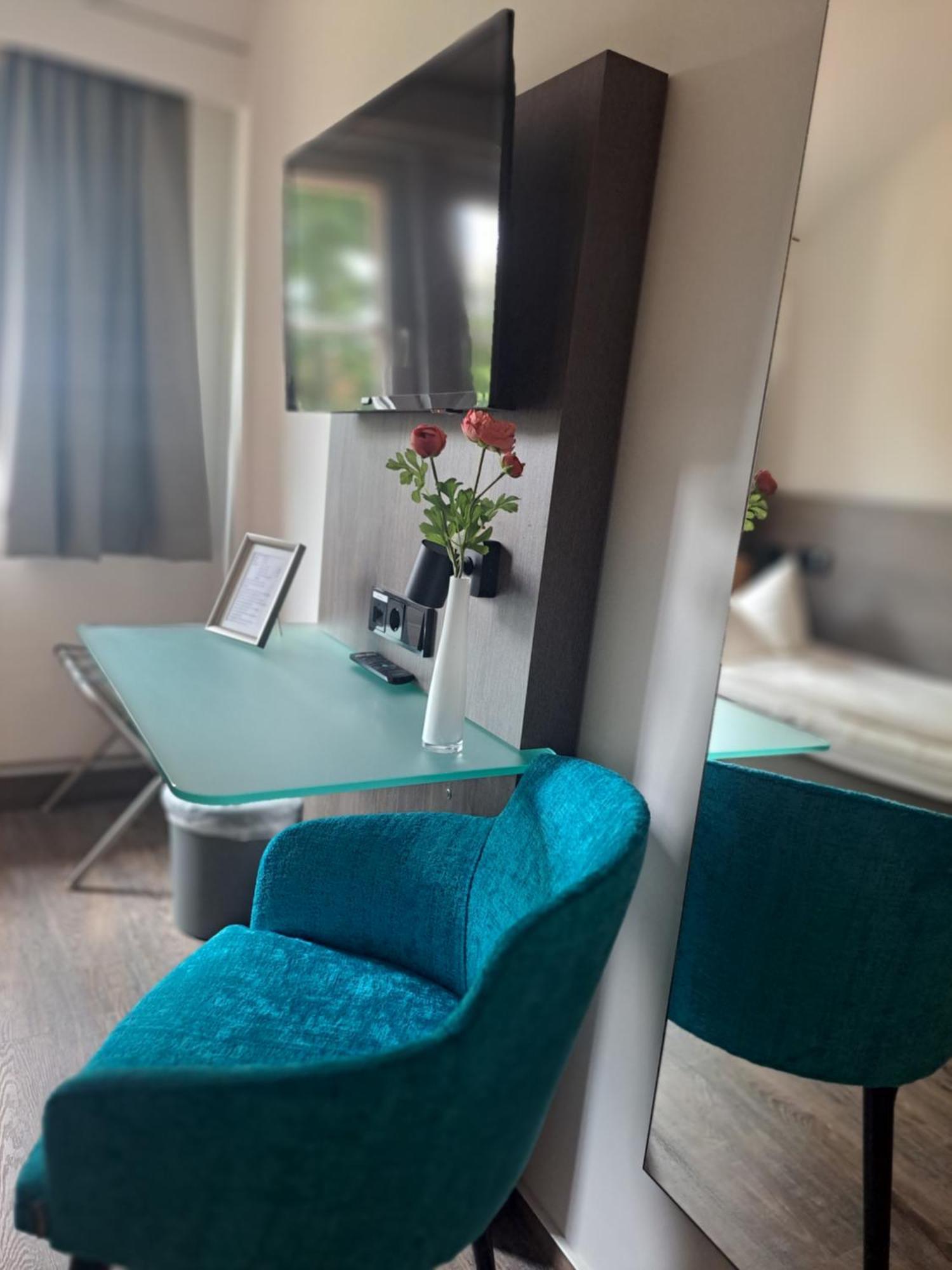 B M Hotel Im Ludwig- Harms- Haus 헤르만스부르크 외부 사진